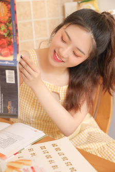一点遮挡都没有的美女